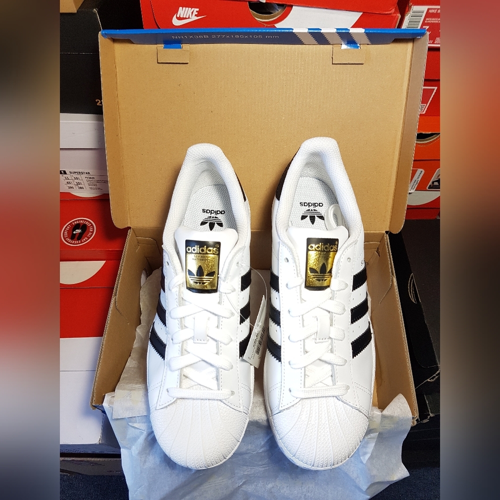 ADIDAS SUPERSTAR WOMEN'S US SIZE 7.5 BRAND NEW IN BOX